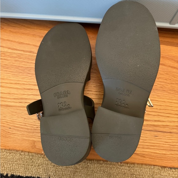 NWT Prada soft cage vinyl sandals in army green - Picture 4 of 6